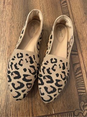 Seychelles Leopard Knit Pointed Flats Women’s 8.5 M Beige Black Memory Foam